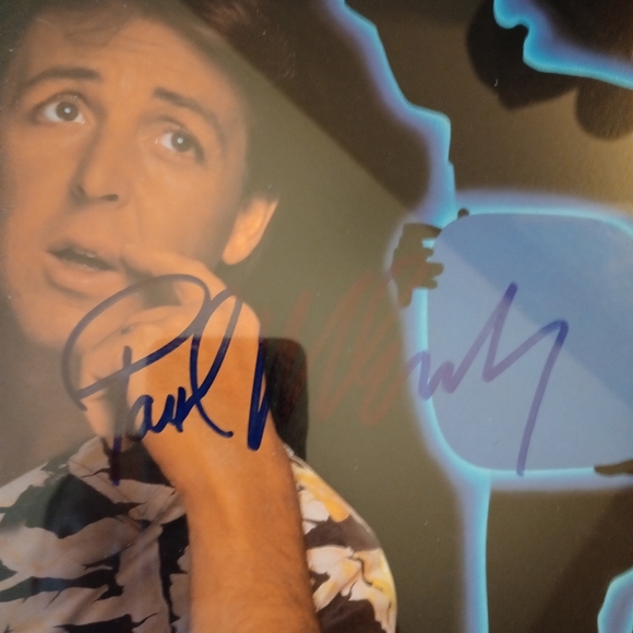 Paul McCartney Autographed Album - Picture 3 of 7